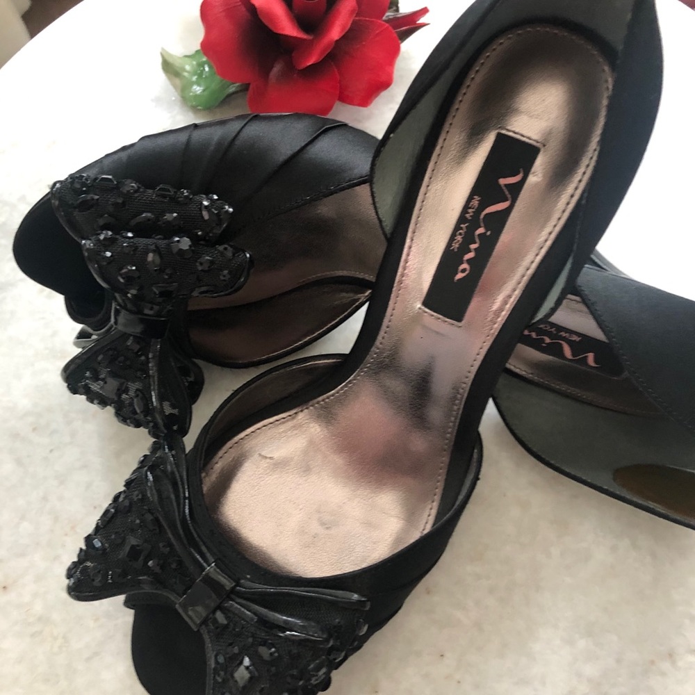 NINA NEW YORK 8.5 big bow heels